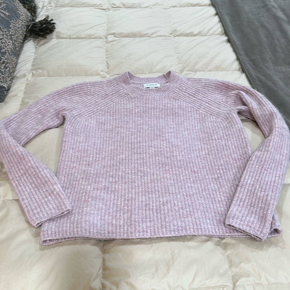 Evereve lavender ribbed sweater XS 23” L 20” Pit to pit EUC runs large